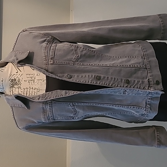 Nice Jean jacket - Picture 1 of 4